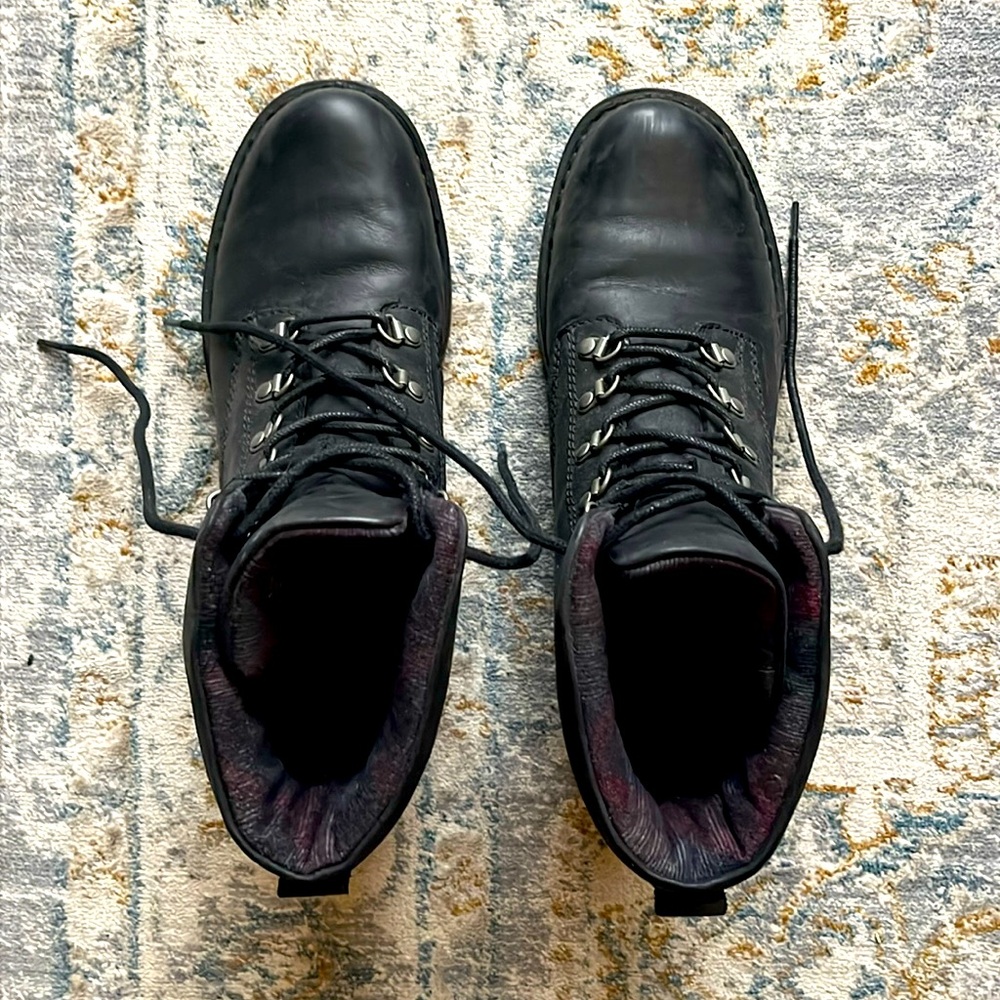 Born black leather boots!